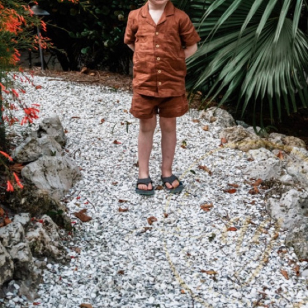 Little boy H & M linen set size 4T. Only worn once for family vacation pictures.
